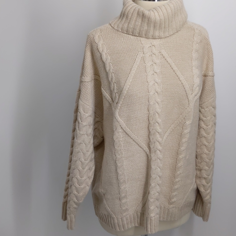 Reunited Clothing off-white cabled turtleneck-sz L